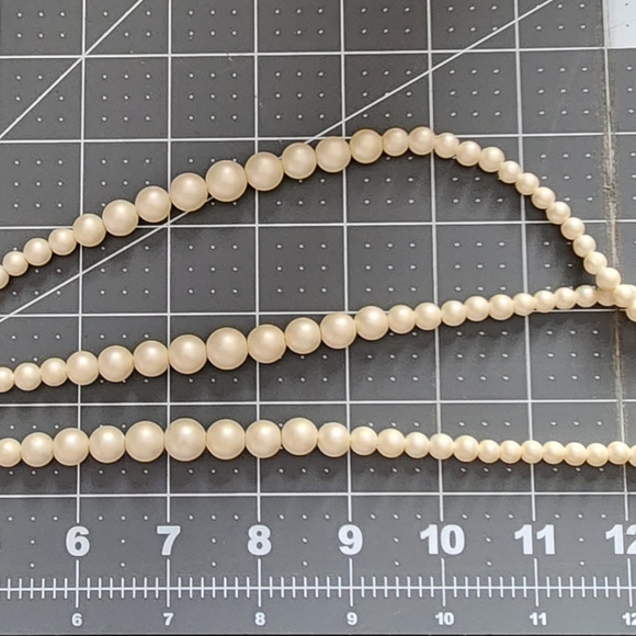 Triple Strand Graduated Faux Pearl Necklace 16" - 18" Adjustable Hong Kong VTG - Picture 8 of 9